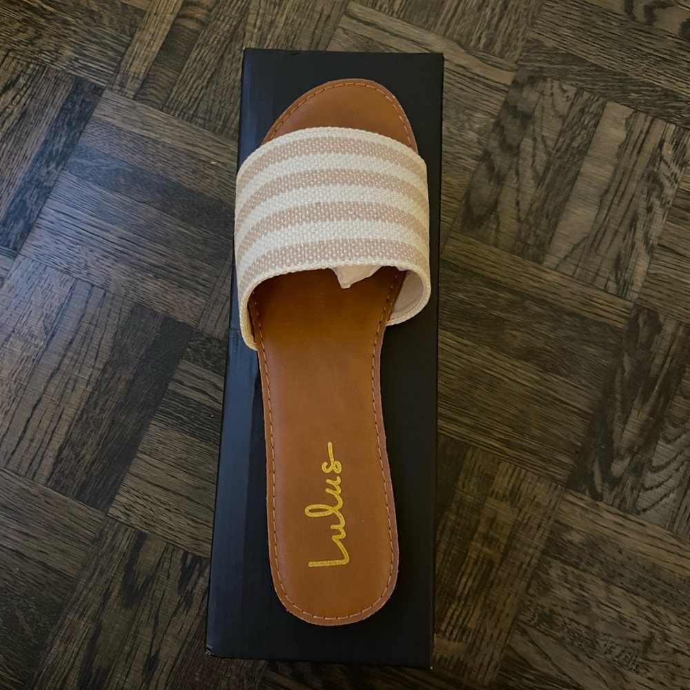 Never worn Lulu’s Slide Sandal, Size 6.5, Color off-white/ tan